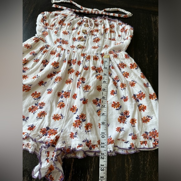 Urban Outfitters Betti Print/Floral Button Ruffle Rompers.Color Ivory. Size XS - Picture 10 of 12